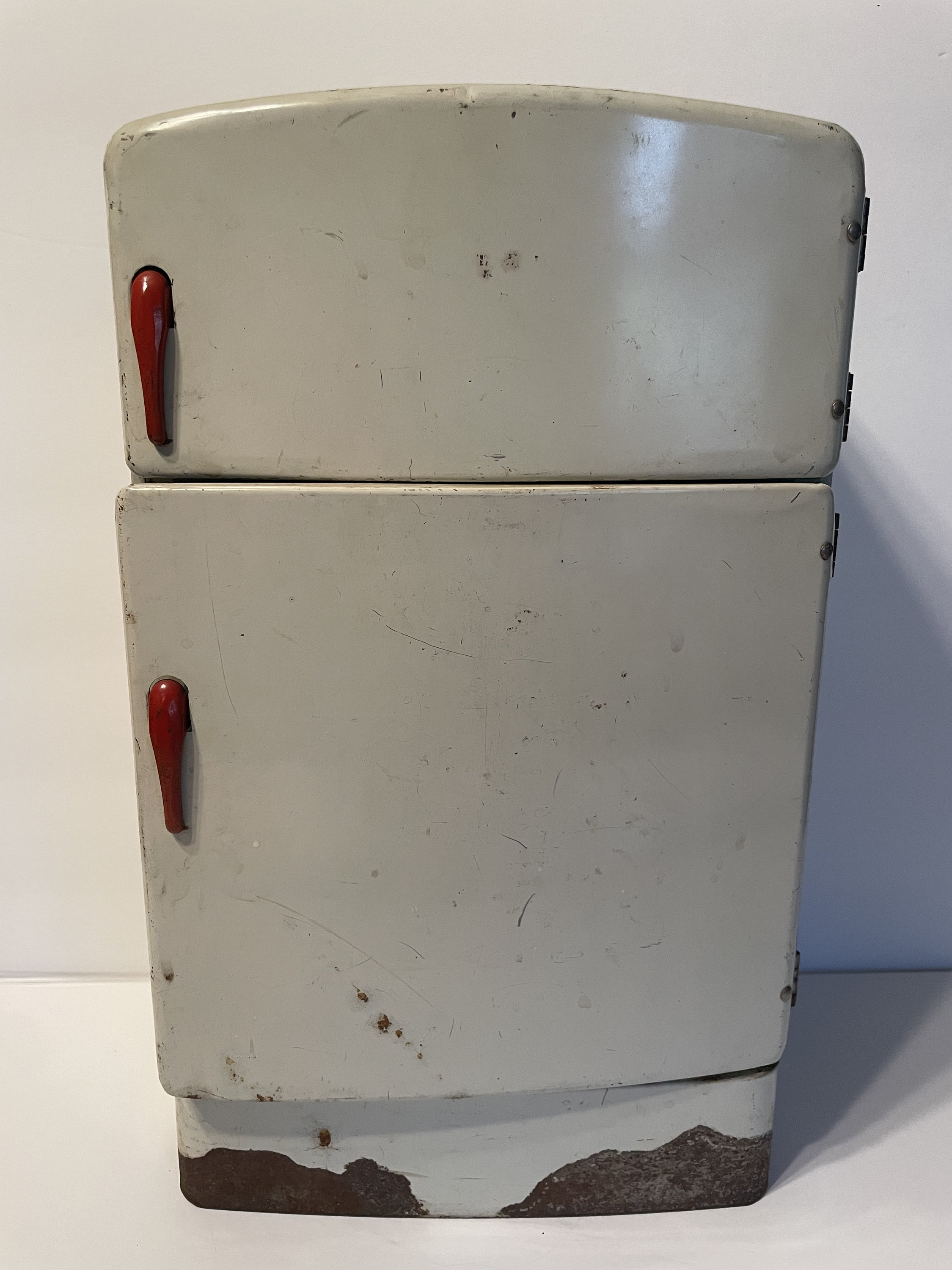 Vintage 1950s Wolverine Metal Play Refrigerator Pretend Play