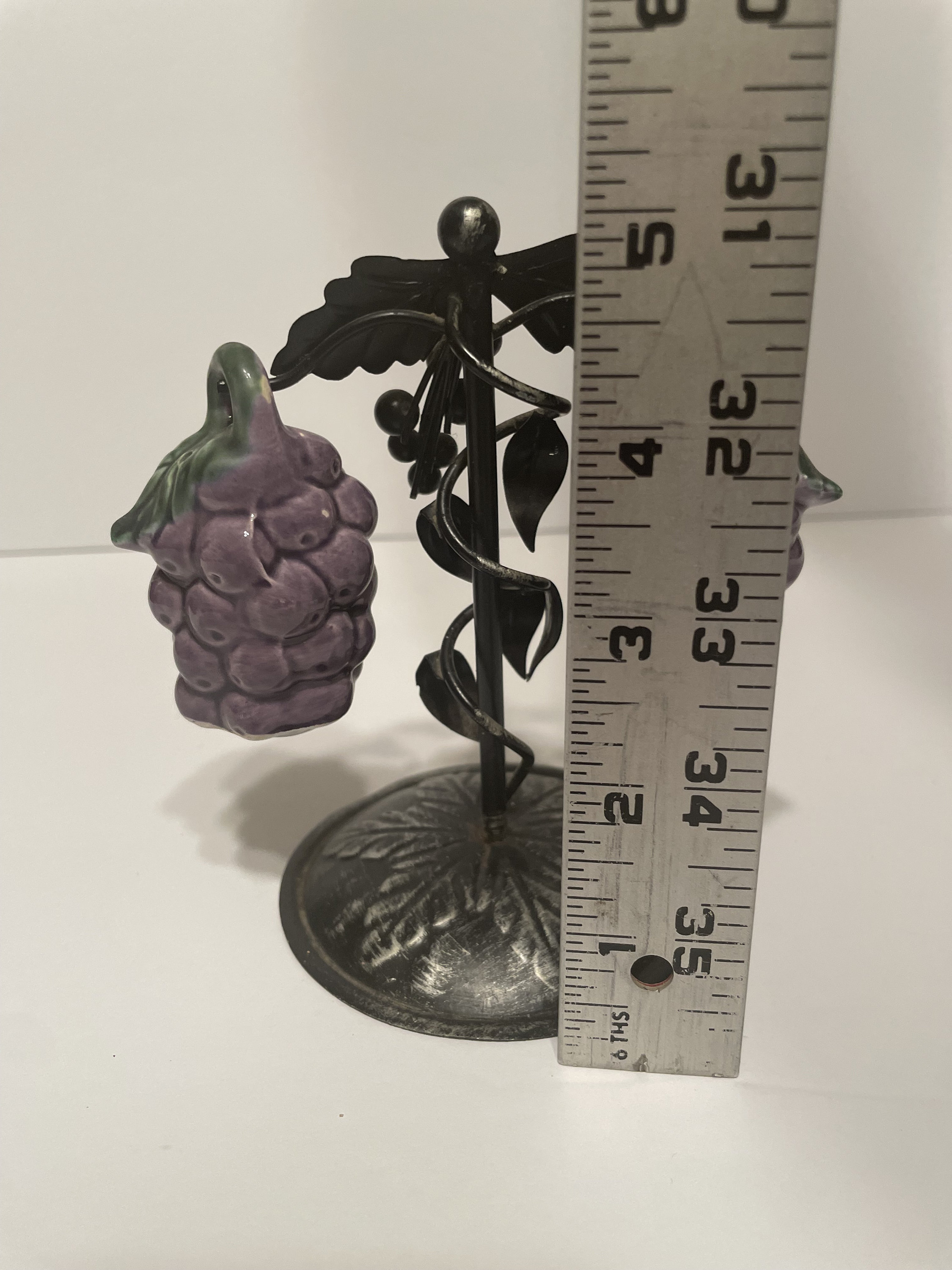 Purple Hanging Grapes Salt and Peppインテリア