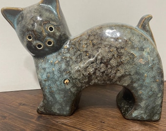 Quemador de incienso de cerámica vintage con forma de gato, figura de gato de mediados de siglo, cerámica con esmalte reactivo azul grisáceo, decoración estilo cabaña bohemia, regalo para amantes de los gatos