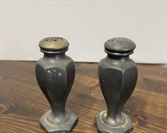 ヴィンテージ ピューター製ソルト＆ペッパーシェーカー 20世紀半ば アメリカ製ピューター 1930年代～1950年代 コロニアルリバイバル、アールデコ