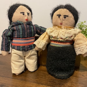 Vintage Satz von guatemaltekischen Puppen, handgemachte Puppen,