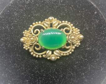 Vintage Victorian Jade Goldtone Pin Brooch Estate Sale Find