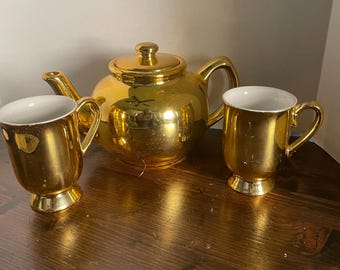 Vintage Gold Luster Teekanne mit 2 passenden Tassen, Mid Century Tee-Set, Hollywood Regency, Metallic Gold Kaffee-Set