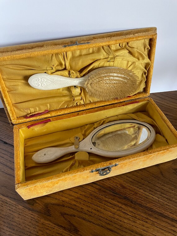 RARE!!1866 Vintage Dresser Set Brush and Mirror Seaside Theme, Antique Thermoplastic, Littlefield Parsons - Etsy RARE!!1866 Vintage Dresser Set Brush and Mirror Seaside Theme, Antique Thermoplastic, Littlefield Parsons - Etsy