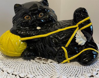Vintage keramische speelse kat met garen