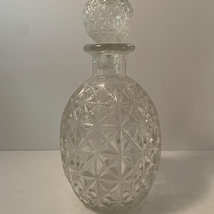 Vintage Glass Liquor Decanter Bottle with Glass StopperBar Decor Bourbon Lover Gift Mancave Barware Whiskey Decanter