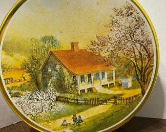Scatola di metallo vintage di metà secolo anni '70 "American Homestead Spring" Serie American Homestead