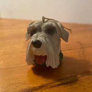 Ornamento natalizio in resina a forma di cane Schnauzer, perfetto per l'amante dei cani nella tua vita