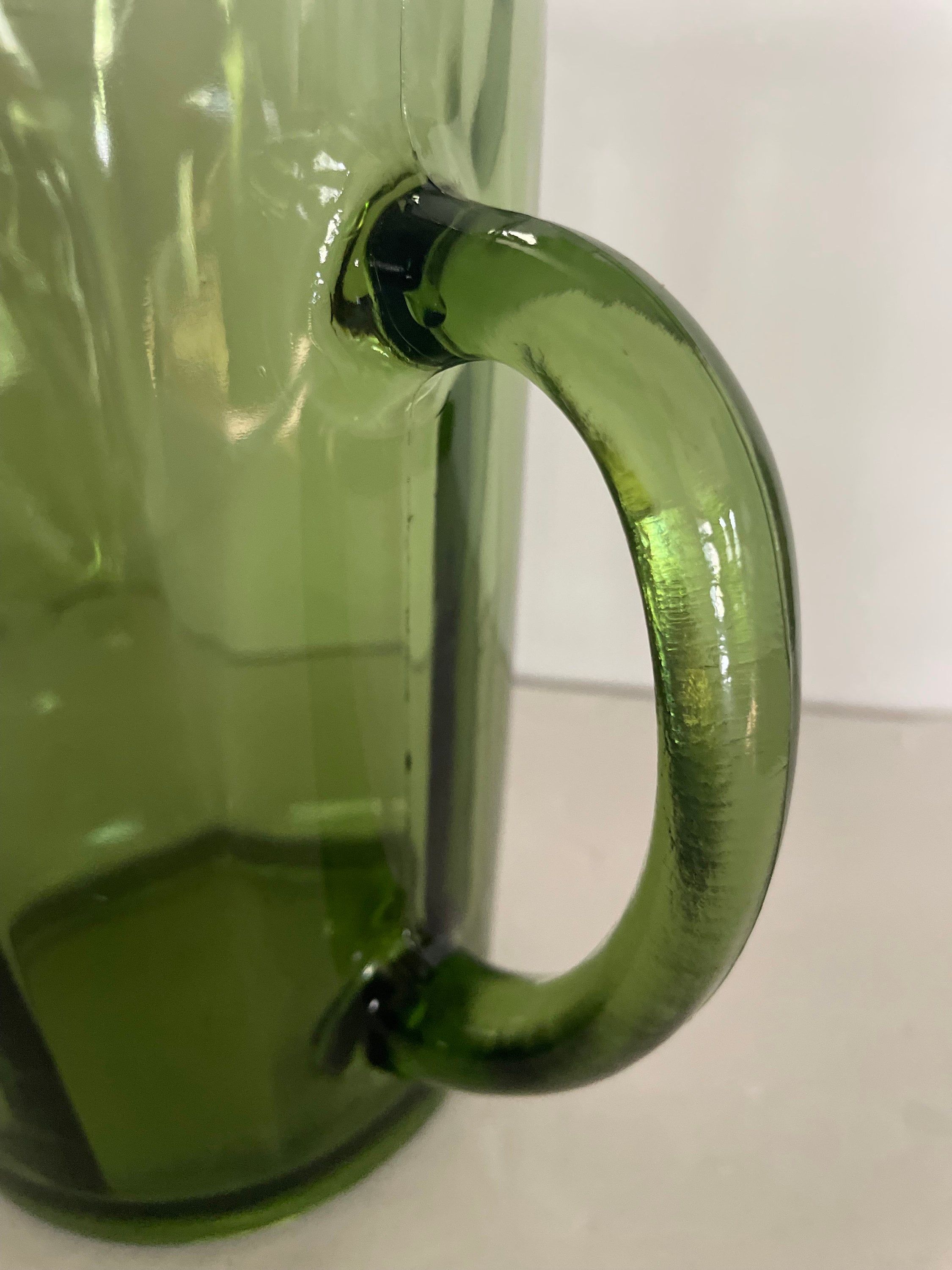 Pichet Boule En Verre Froissé Vert Avocat – Style Art Déco – Original