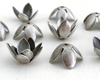 14 mm Antique Silver Flower Bead Caps. Extra Large Tulip Four Petal Beading Cap. Jewelry Beading End Top. Silver Ox Plated Brass. 8 Pcs