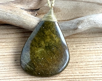 Collar con colgante de piedra verde Pounamu de Nueva Zelanda, 59 mm (POU6216P)