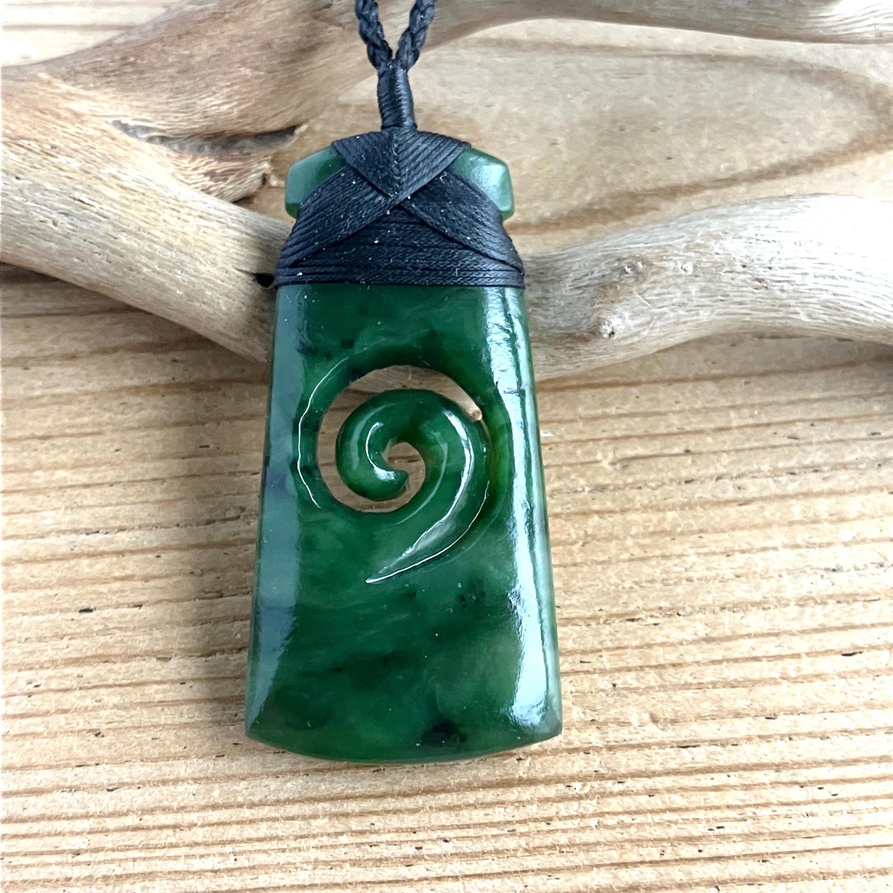 ニュージーランド ポウナム グリーンストーン 翡翠 トキ & コル