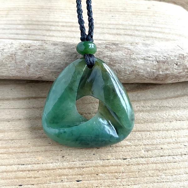 Collier à pendentif triple mobius jade vert pomme du Wyoming 38 mm (WYO4217P)