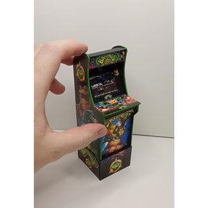 BATTLETOADS 1/12 Scale Mini Arcade Cabinet, Miniature Dollhouse 80s 90s Mini Arcade Machine, arcade1up for Action Figures, Replica