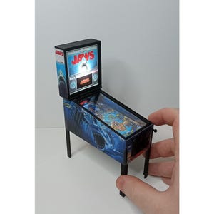 JAWS 1/12 Scale Pinball Machine, Miniature Dollhouse, 80s 90s Retro Game, Mini Pinball for Action Figures, arcade1up, Replica
