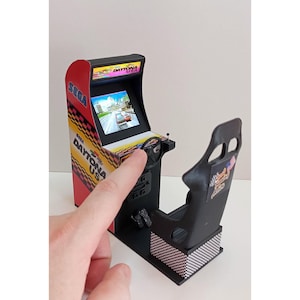 DAYTONA USA 1/12 Skala Mini Arkadmaskin - Med Ljus