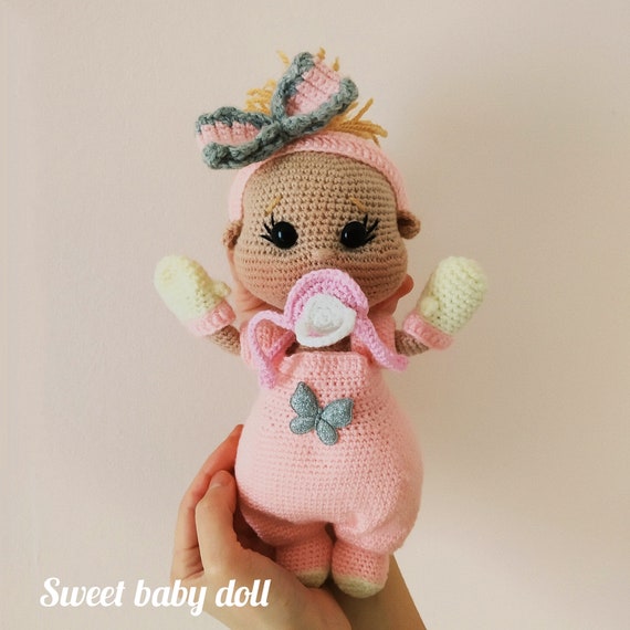 amigurumi baby doll