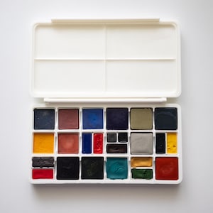 18 Flat Pan Palette | Travel Palette | Thin Palette  | Large Mixing Well | Metal Pans | Mixing Tray