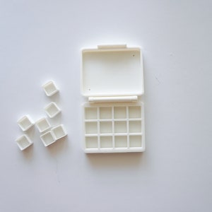 12 Mini Pan Palette | Travel Palette | Thin Palette  | Large Mixing Well | Removable Wells