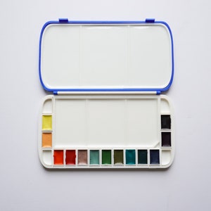 17 Well Large Thin Palette | Travel Palette | Thin Palette  | Large Mixing Well | Fits in our Pencil Case | Mixing Tray