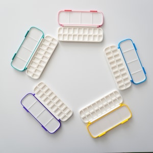 18 Well Palette v2 | Travel Palette | Thin Palette  | Large Mixing Well | Fits in our Pencil Case