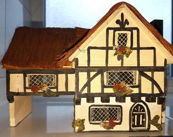 Pauline Ralph "Coaching Inn" Music Box