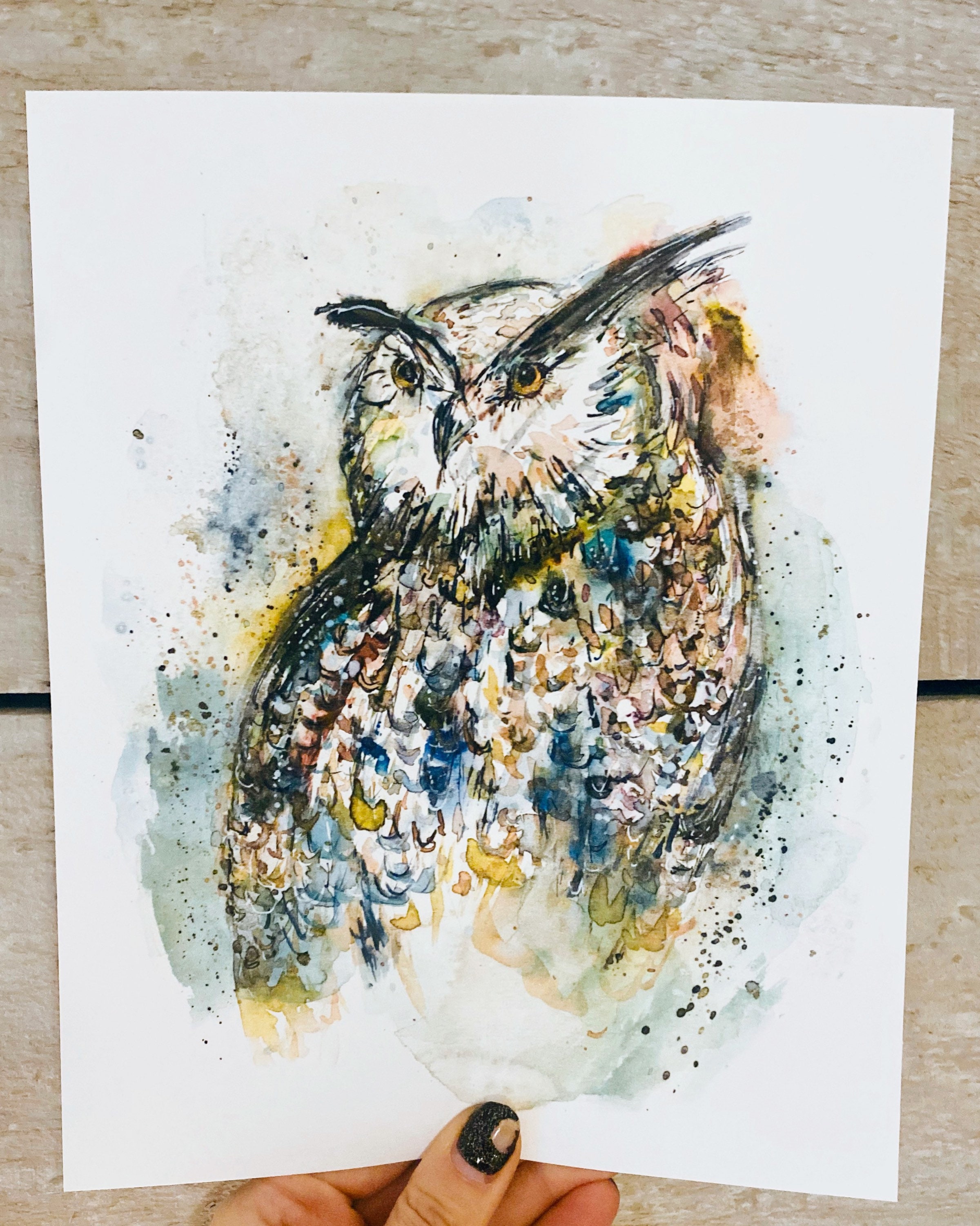 カラフルな水彩画のフクロウのプリント、雰囲気のあるフクロウの絵画 