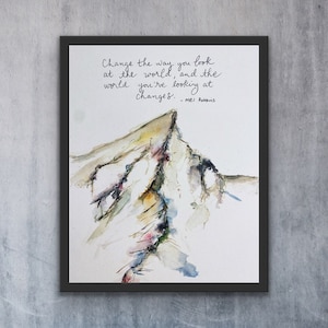 Cambia tu forma de ver el mundo. Impresión artística de Mel Robbins. Impresión de acuarela con frase inspiradora sobre la cima de una montaña. Arte de acuarela con cita de Mel Robbins.