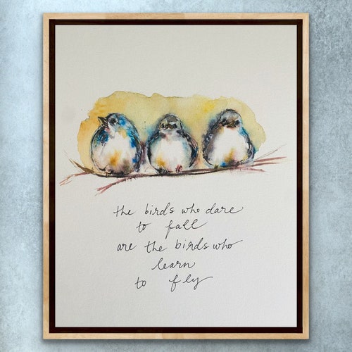 Les oiseaux qui osent tomber sont les oiseaux qui apprennent à voler Impression aquarelle, citation de lettrage avec impression de trois oiseaux joufflus