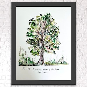 Op de afbeelding: Waterverf schilderij van een grote boom met groene bladeren en een bruine stam. De quote "Ik ben thuis onder de bomen J.R.R. Tolkien" staat onder de boom.