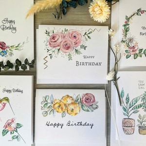 Cartes d'anniversaire de plantes florales en cuivre doré rose, carte de roses aquarelle, voeux de colibri, couronne d'anniversaire, anniversaire design floral,