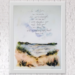 N'ayez pas peur que je sois avec vous ne soyez pas consterné car je suis votre Dieu Écriture imprimée sur le sable et le lac, aquarelle Bible de plage Ésaïe 41:10