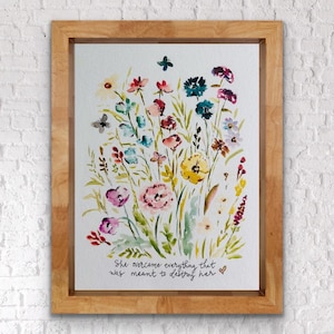 Könnte beinhalten: Gerahmtes Aquarellgemälde mit bunten Wildblumen. Das Kunstwerk zeigt einen Blumenstrauß in Rosa, Gelb, Blau und Lila, mit grünen Blättern und Schmetterlingen. Der Text lautet: "She overcame everything that was meant to destroy her."