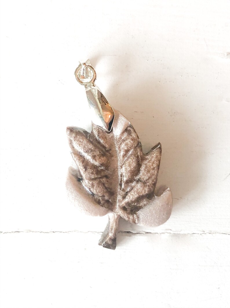 beige leaf BE LEAF Leaf Leaf pendant resin Epoxy Resin Pendant