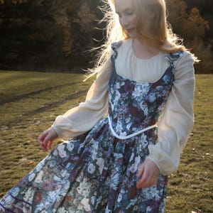 floral linen corset top, handmade custom corset vest, renaissance corset, wildflower botanical renfaire costume bodice