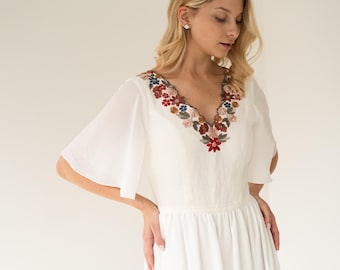 Vestido de novia con bordado floral, vestido de novia colorido con flores silvestres y mangas, vestido de novia de otoño no tradicional, hecho a medida en tallas grandes.