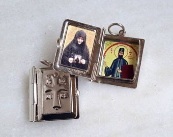 Collar con colgante de relicario de San Efraín