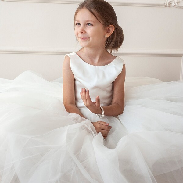 Tulle flower girl dress, White flower girl dress, Satin flower girl dress, Birthday girl dress, Photo shoot dress, First communion dress