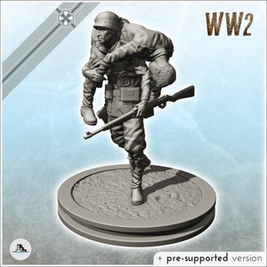 German soldier with rifle carrying wounded man (14) - STL 3D Printing WW2 WWII Front Second World War German Germany Axis Bolt Action