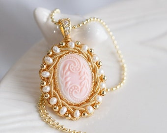 Rheda Pink Conch Shell Cameo Anhänger Halskette