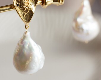 Hailey Baroque Pearl Heart Stud Earrings