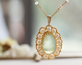 Sariah Natural Prehnite Pendant Necklace