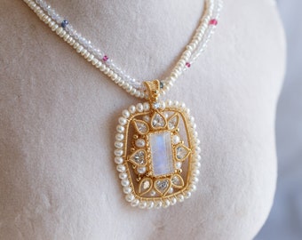 Amaris Rainbow Moonstone Necklace