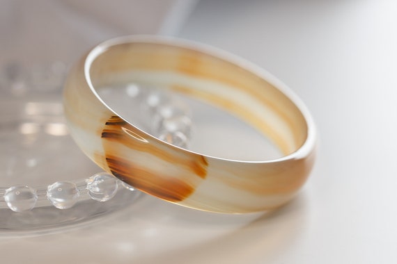 Colourful World! White and Red Lace Agate Bangle #A212