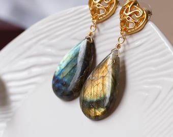 Judith Flashy Labradorite Earrings