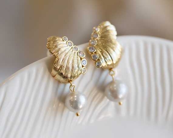 Haylee Butterfly Stud Pearl Earrings