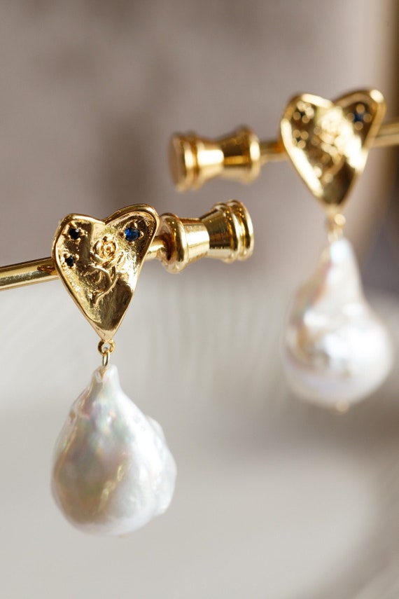 Hailey Baroque Pearl Heart Stud Earrings