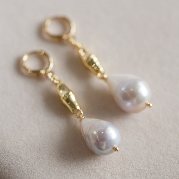 Eliza Baroque Pearl Hoop Earrings