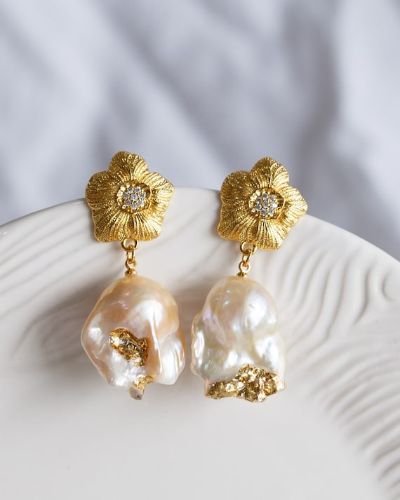 Ejona Asymmetry Baroque Pearl Drop Earrings