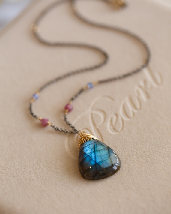 Barbara Flashy Labradorite Pendant Necklace